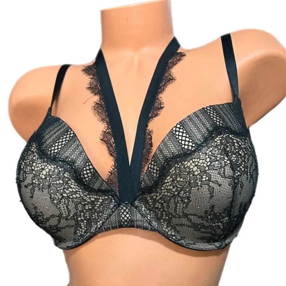 Victoria’s Secret Very Sexy Push up Padded Strappy Lace bra black 32DDD